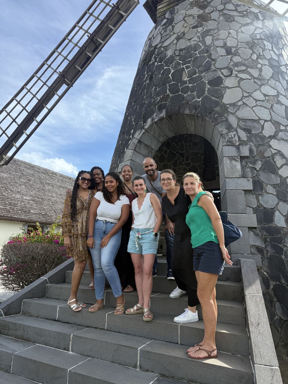 Découvrir le sud de la Martinique avec Karambole Tours : excursion gourmande et culturelle en van avec dégustations et paysages du Diamant