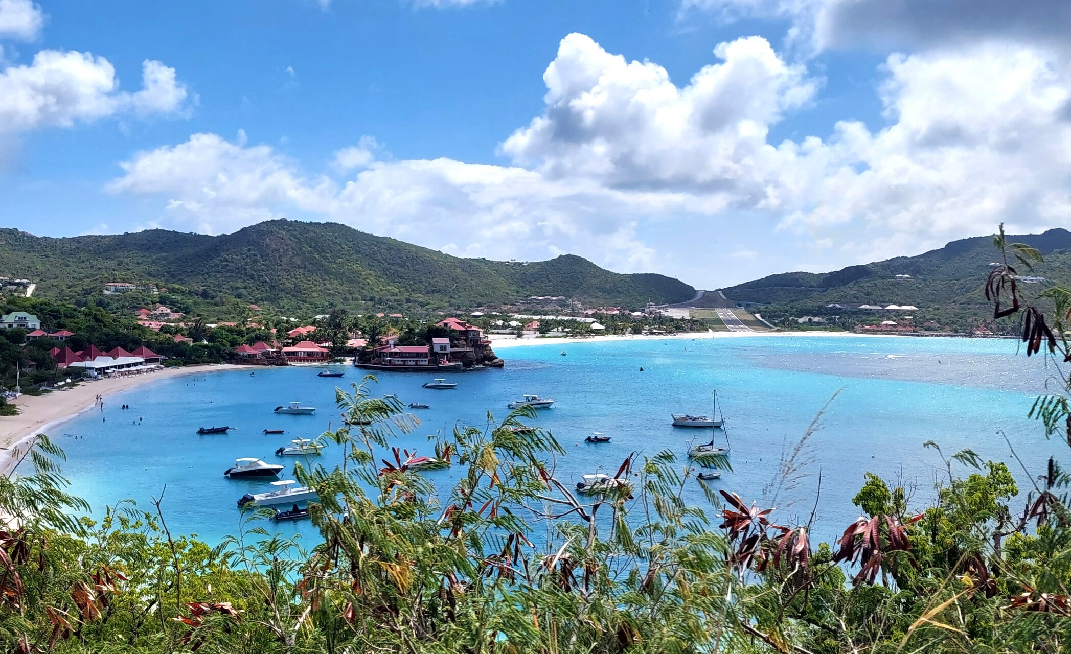 Saint Barth vacances ? Plongée, randonnée, gastronomie et plages de rêve : suivez nos 5 incontournables pour un séjour inoubliable sur l'île.