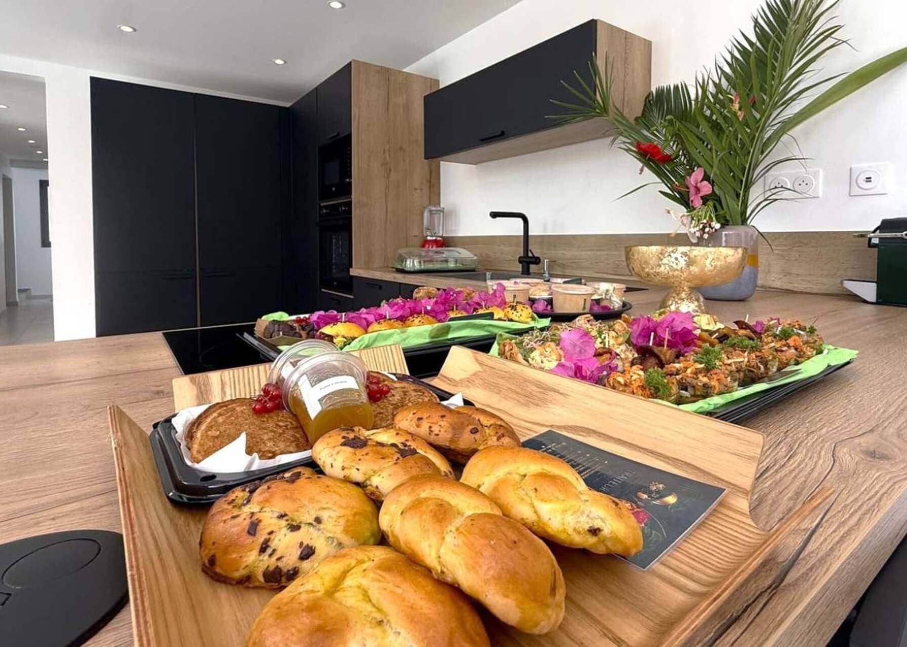 Brunch en villa en Martinique préparé par Natura Plaisir avec spécialités locales