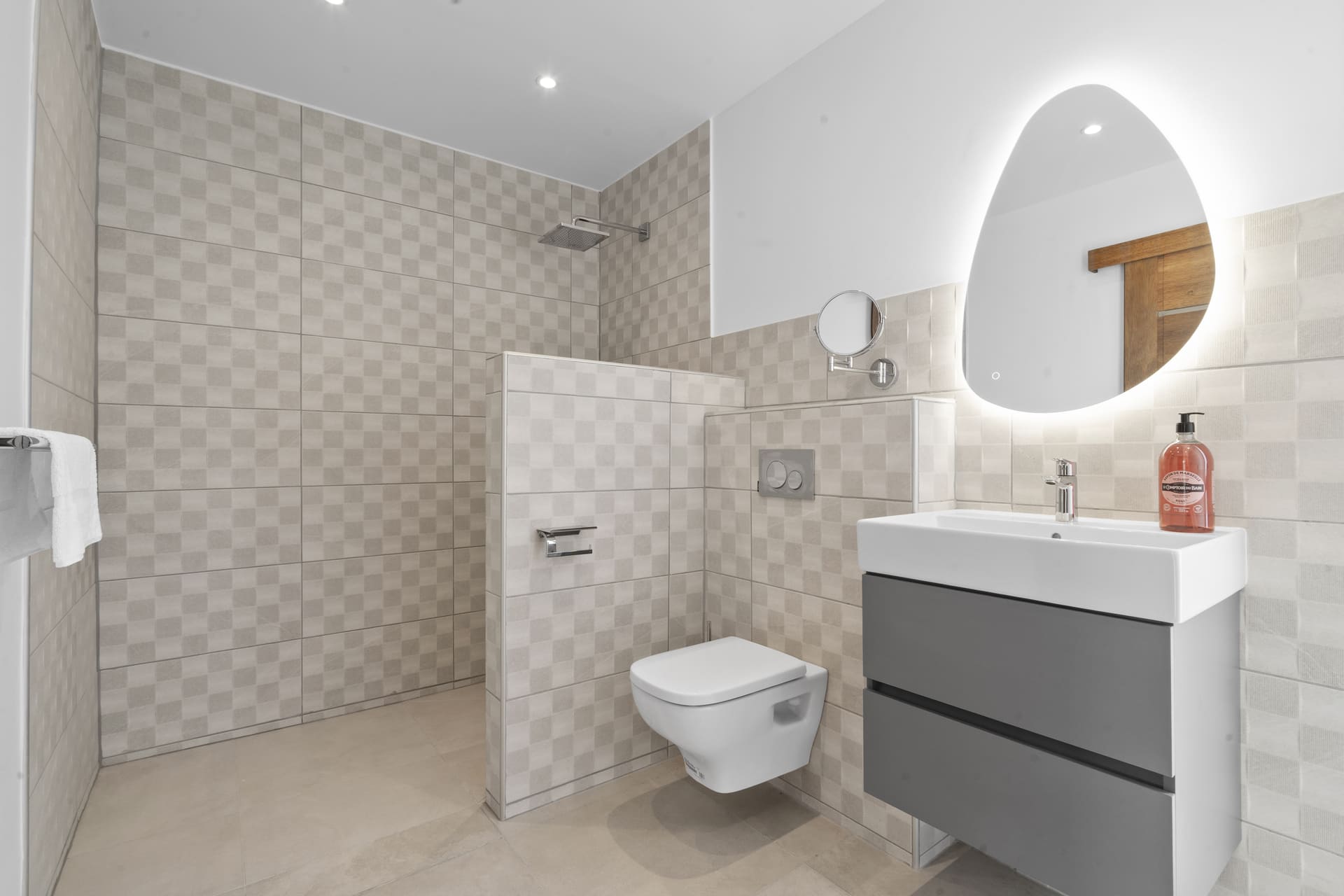 Le nombre de salles de bains peut fortement influencer le prix